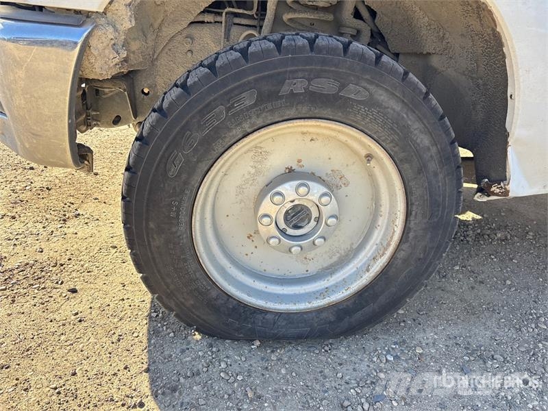 Ford F-250 4x4 Crew Cab Pickup Egyéb