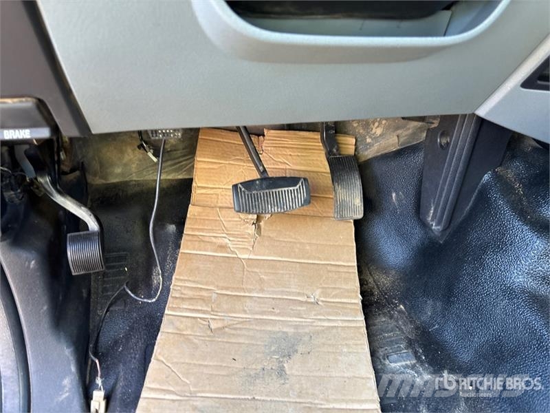 Ford F-250 4x4 Crew Cab Pickup Kita