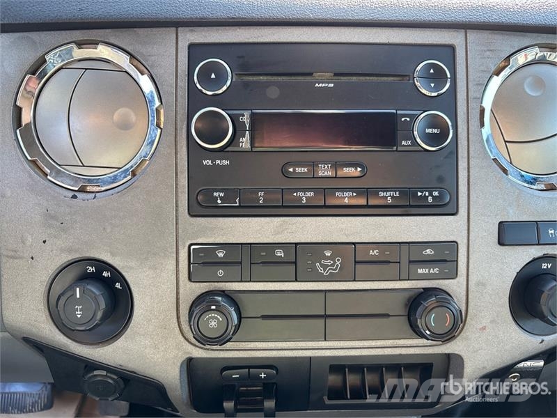 Ford F-250 4x4 Crew Cab Pickup Kita