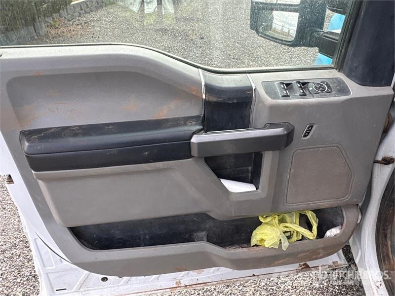 Ford F-250 4x4 Crew Cab Pickup Ostalo