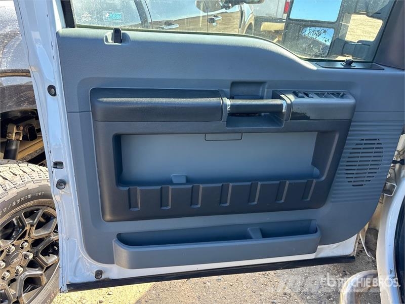 Ford F-250 4x4 Crew Cab Pickup Kita