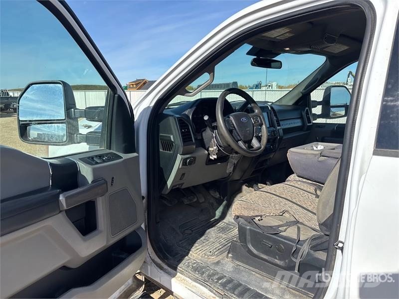 Ford F-250 4x4 Crew Cab Pickup Ostalo