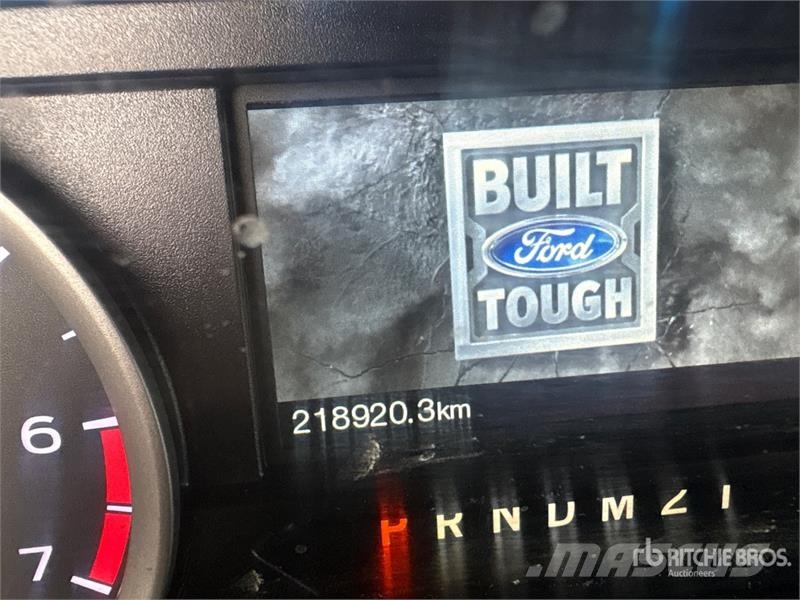 Ford F-250 4x4 Crew Cab Pickup Ostalo