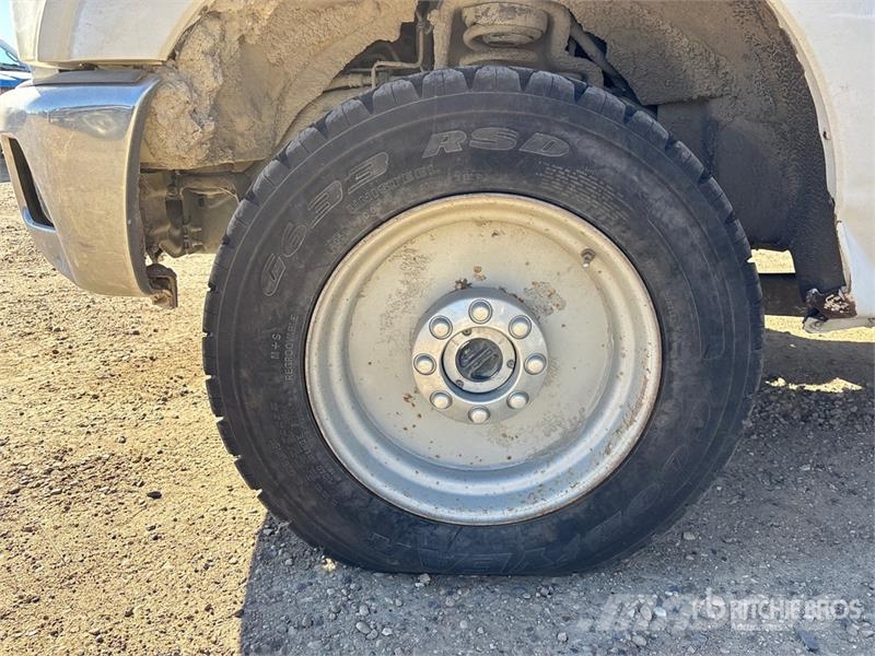 Ford F-250 4x4 Crew Cab Pickup Egyéb