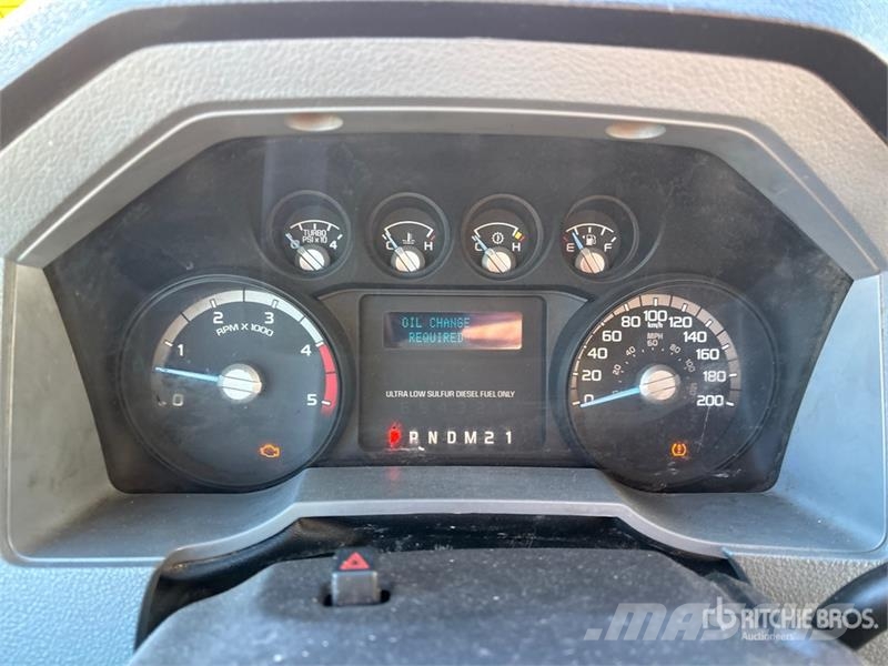 Ford F-250 4x4 Crew Cab Pickup Egyéb