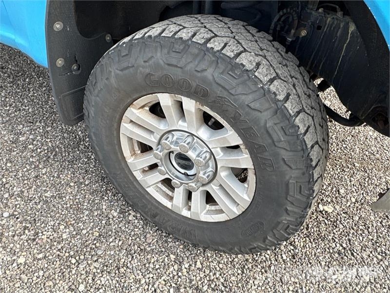 Ford F-250 4x4 Crew Cab Pickup Ostalo