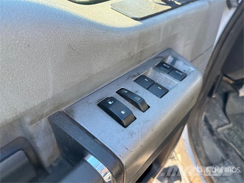 Ford F-250 4x4 Crew Cab Pickup Egyéb