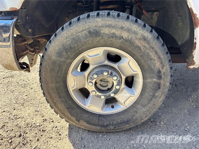 Ford F-250 4x4 Crew Cab Pickup Kita