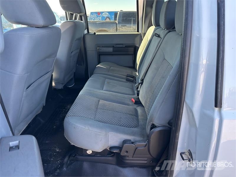 Ford F-250 4x4 Crew Cab Pickup Kita