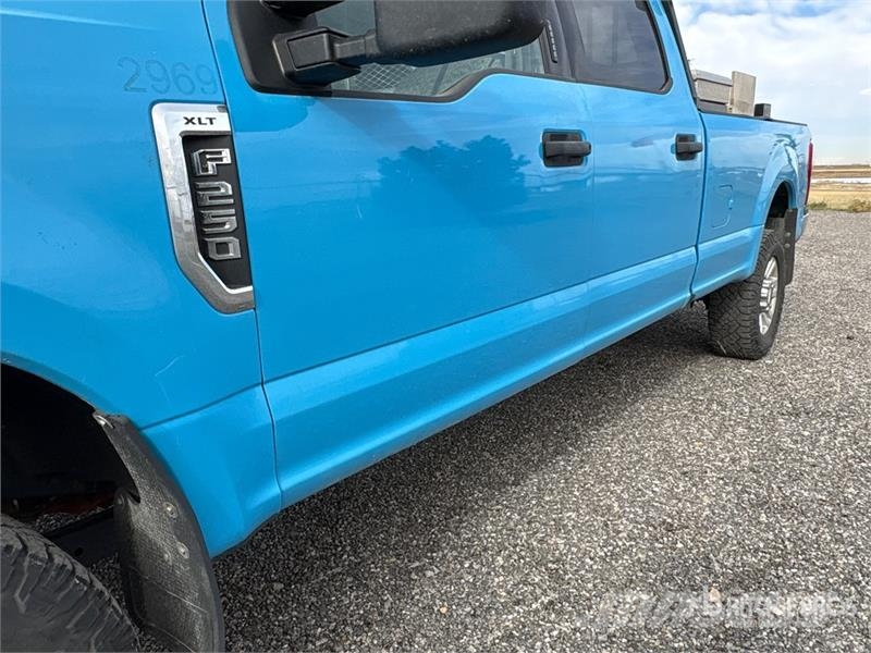 Ford F-250 4x4 Crew Cab Pickup Ostalo