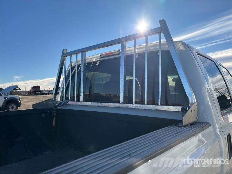 Ford F-250 4x4 Crew Cab Pickup Egyéb
