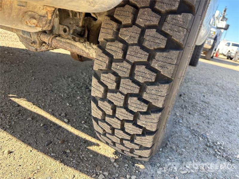 Ford F-250 4x4 Crew Cab Pickup Egyéb