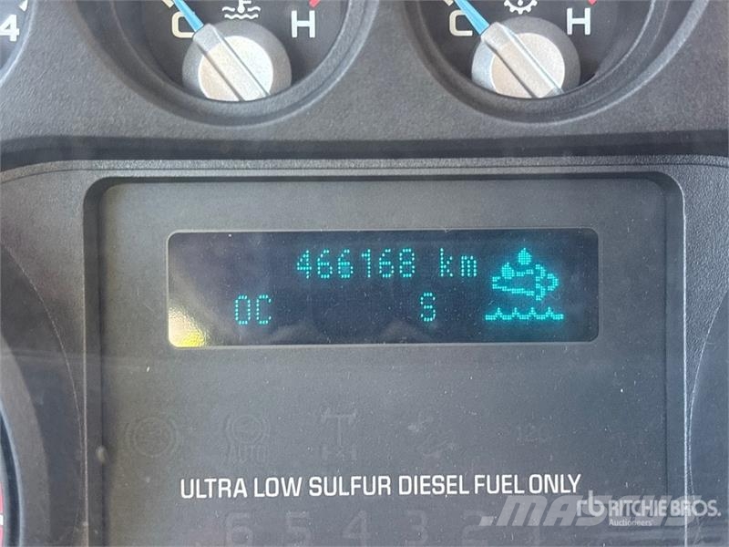 Ford F-250 4x4 Crew Cab Pickup Egyéb