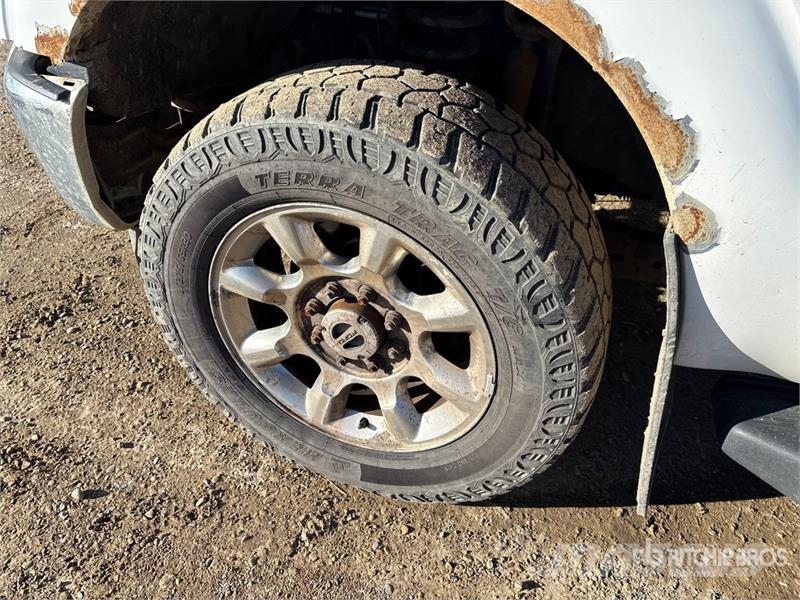 Ford F-250 4x4 Crew Cab Pickup Egyéb