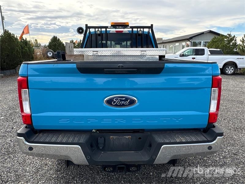 Ford F-250 4x4 Crew Cab Pickup Ostalo