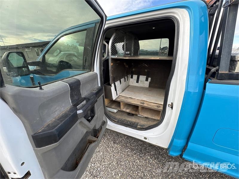 Ford F-250 4x4 Crew Cab Pickup Ostalo