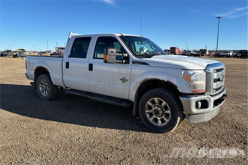 Ford F-250 4x4 Crew Cab Pickup Egyéb