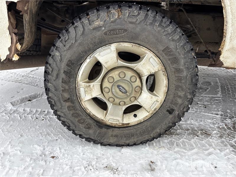 Ford F-250 4x4 Crew Cab Pickup Ostalo