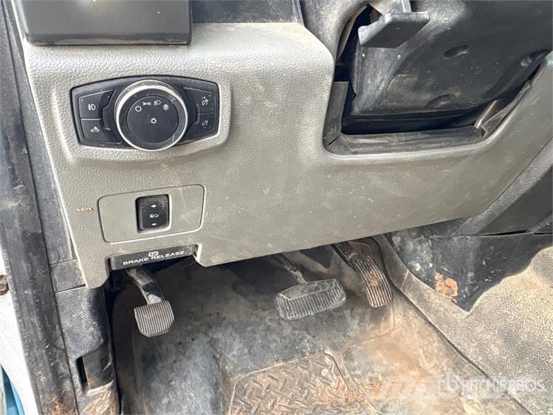Ford F-250 4x4 Crew Cab Pickup Ostalo