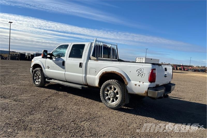 Ford F-250 4x4 Crew Cab Pickup Egyéb