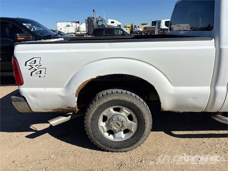 Ford F-250 4x4 Crew Cab Pickup Kita
