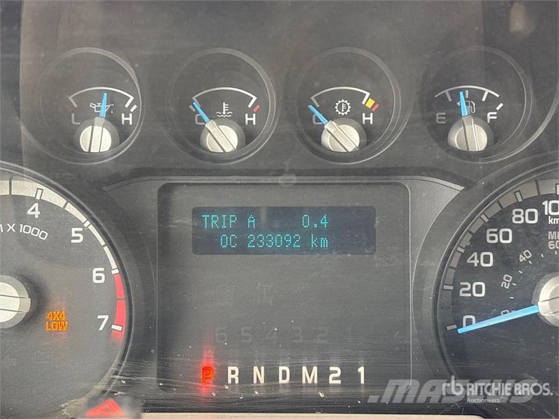 Ford F-250 4x4 Crew Cab Pickup Ostalo