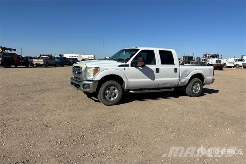 Ford F-250 4x4 Crew Cab Pickup Kita