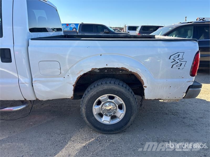 Ford F-250 4x4 Crew Cab Pickup Kita