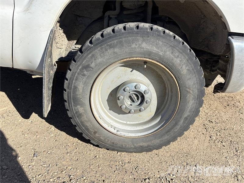 Ford F-250 4x4 Crew Cab Pickup Egyéb