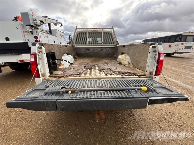Ford F-250 4x4 Crew Cab Pickup Прочие фургоны