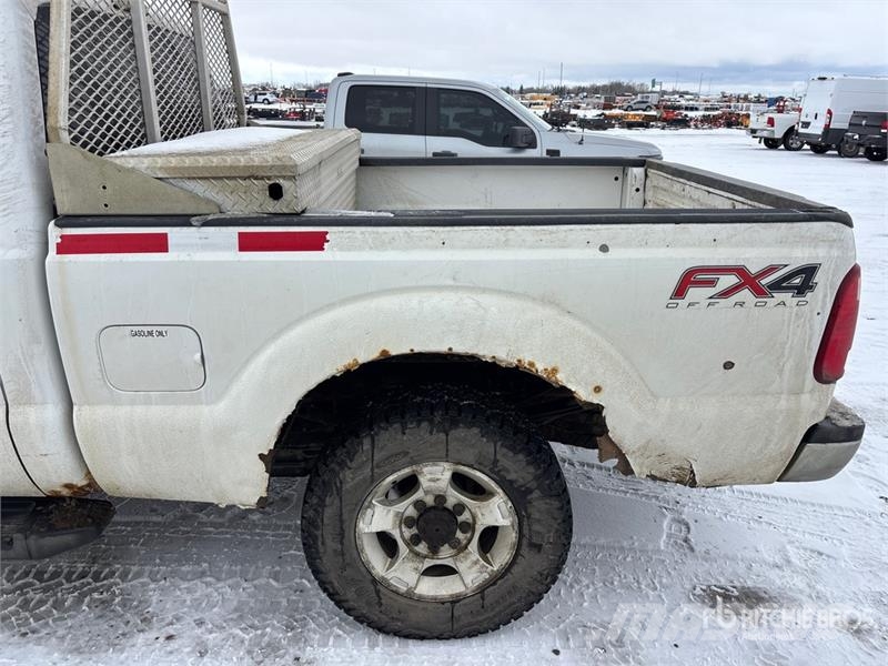 Ford F-250 4x4 Crew Cab Pickup Ostalo