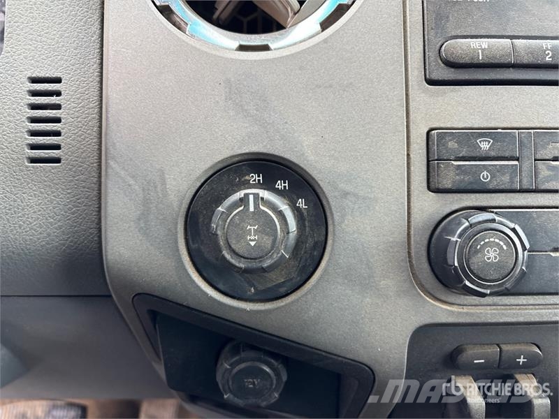 Ford F-250 4x4 Crew Cab Pickup Ostalo
