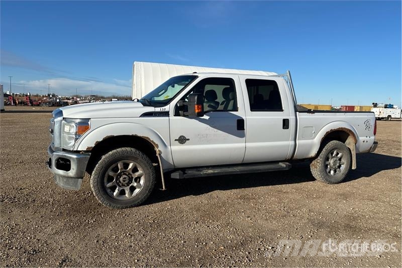 Ford F-250 4x4 Crew Cab Pickup Egyéb
