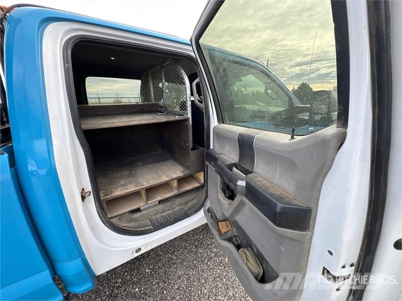 Ford F-250 4x4 Crew Cab Pickup Ostalo