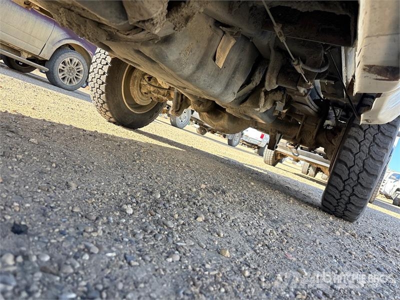 Ford F-250 4x4 Crew Cab Pickup Egyéb