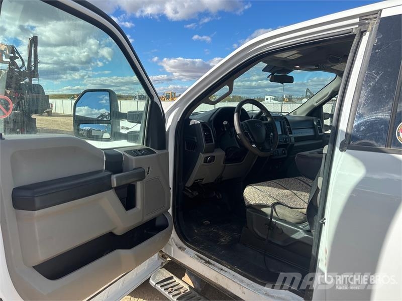 Ford F-250 4x4 Extended Cab Pickup Furgoni altro