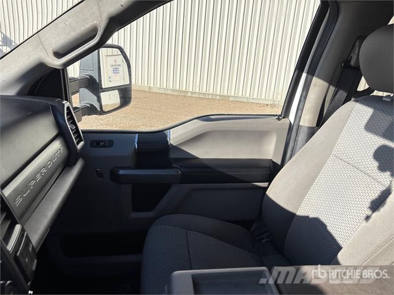Ford F-250 FX4 4x4 Crew Cab Pickup Autre fourgon / utilitaire