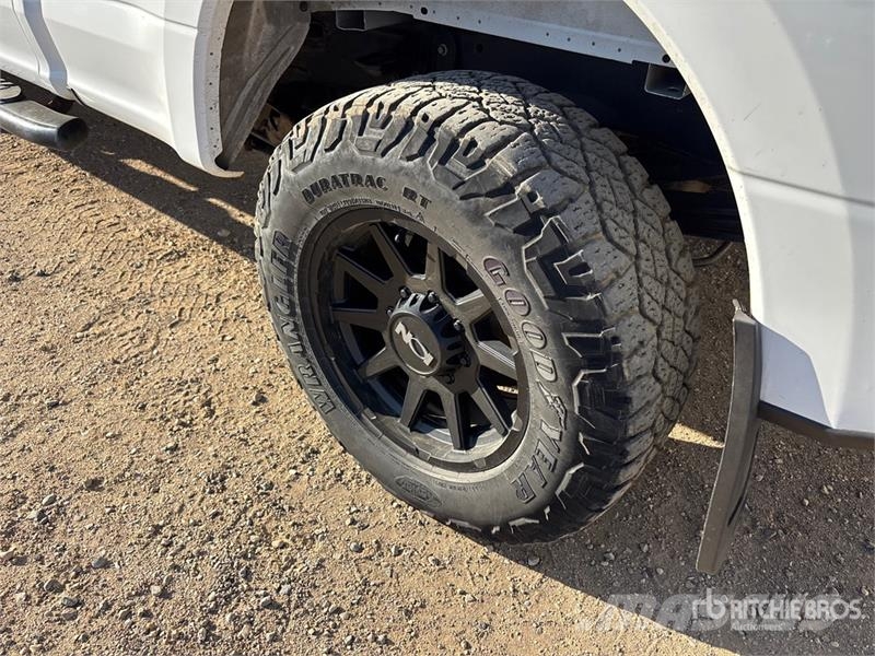 Ford F-250 FX4 4x4 Crew Cab Pickup Autre fourgon / utilitaire