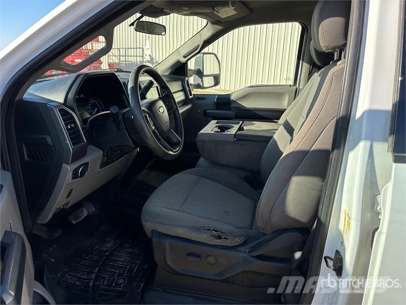 Ford F-250 FX4 4x4 Crew Cab Pickup Autre fourgon / utilitaire