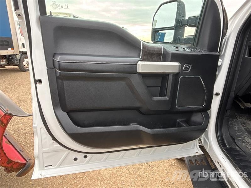 Ford F-250 Lariat 4x4 Crew Cab Pickup Прочие фургоны