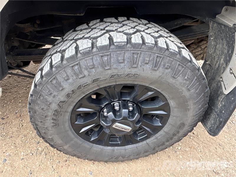 Ford F-250 Lariat 4x4 Crew Cab Pickup Прочие фургоны