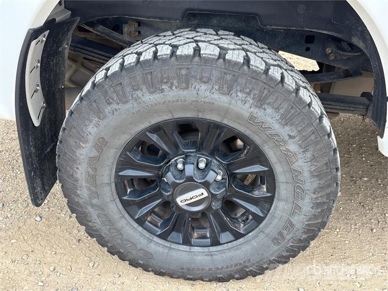 Ford F-250 Lariat 4x4 Crew Cab Pickup Прочие фургоны