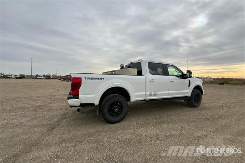 Ford F-250 Lariat 4x4 Crew Cab Pickup Прочие фургоны