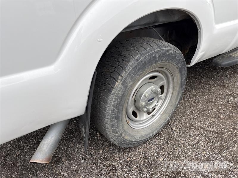 Ford F-250 XL 4x2 Extended Cab Pickup Ostalo