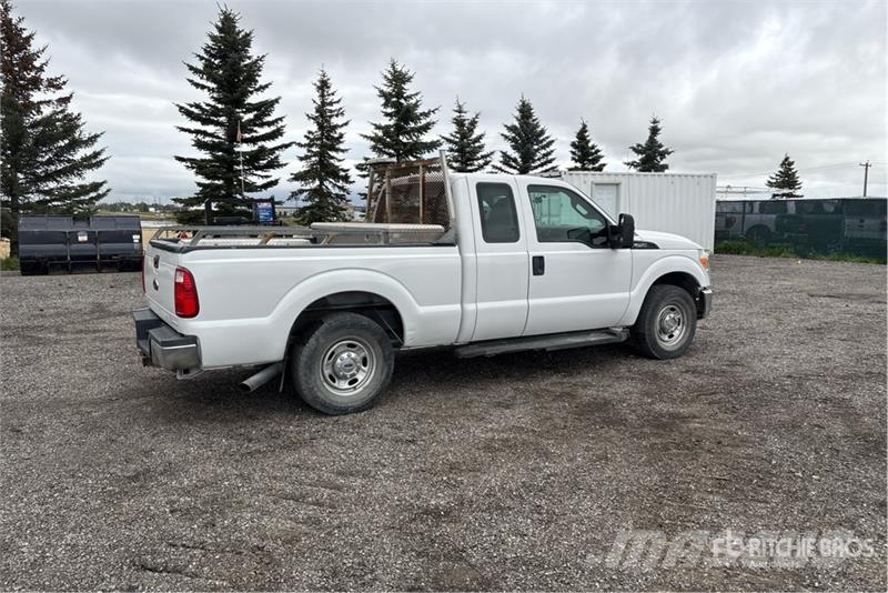 Ford F-250 XL 4x2 Extended Cab Pickup Ostalo