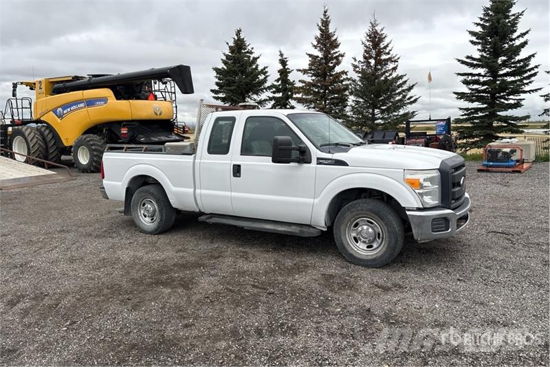 Ford F-250 XL 4x2 Extended Cab Pickup Ostalo