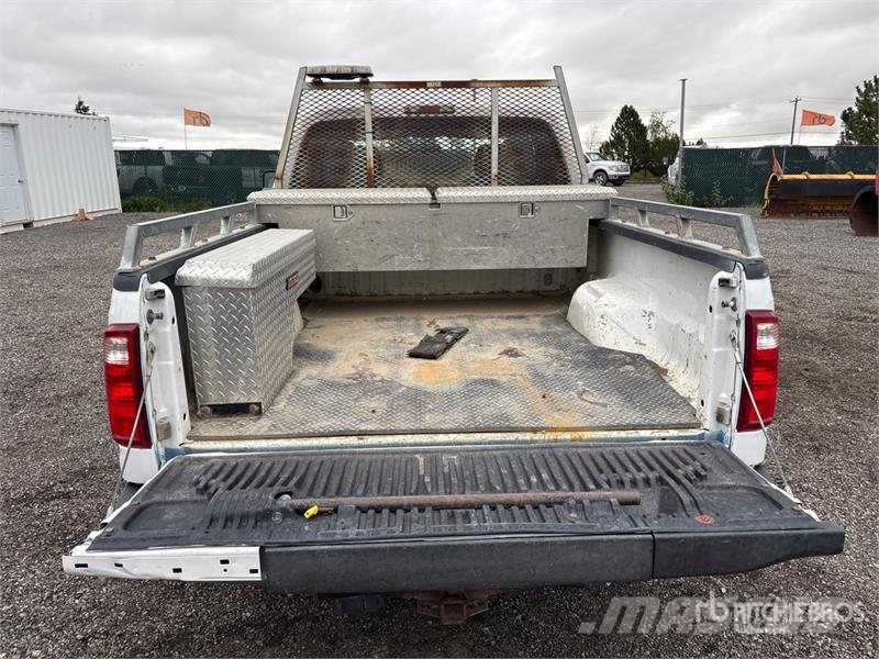 Ford F-250 XL 4x2 Extended Cab Pickup Ostalo