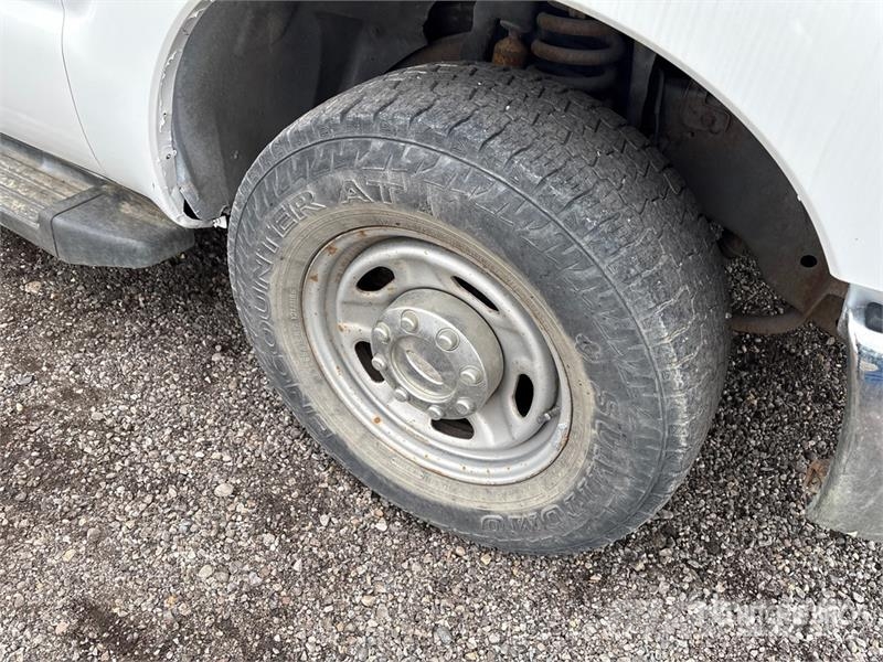 Ford F-250 XL 4x2 Extended Cab Pickup Ostalo