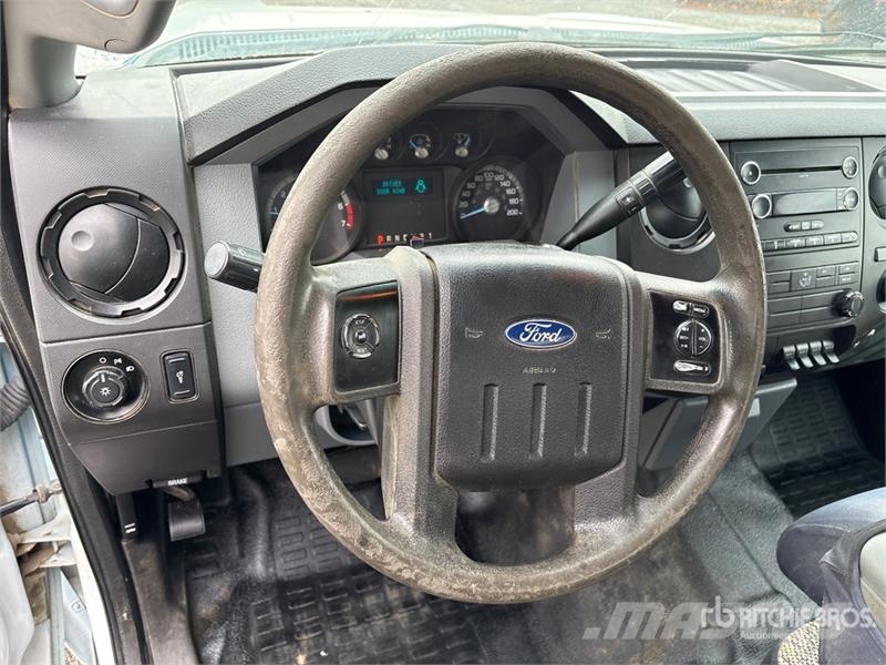Ford F-250 XL 4x2 Extended Cab Pickup Ostalo