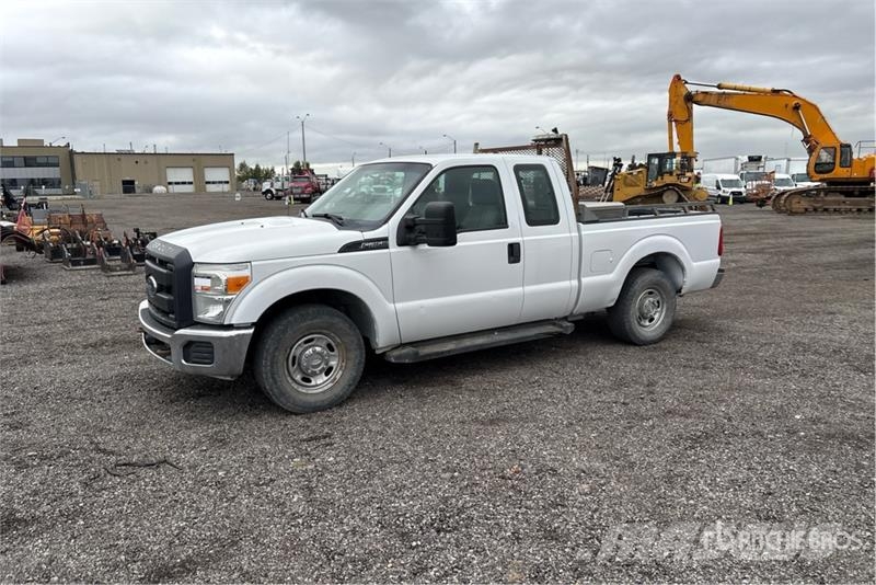 Ford F-250 XL 4x2 Extended Cab Pickup Ostalo